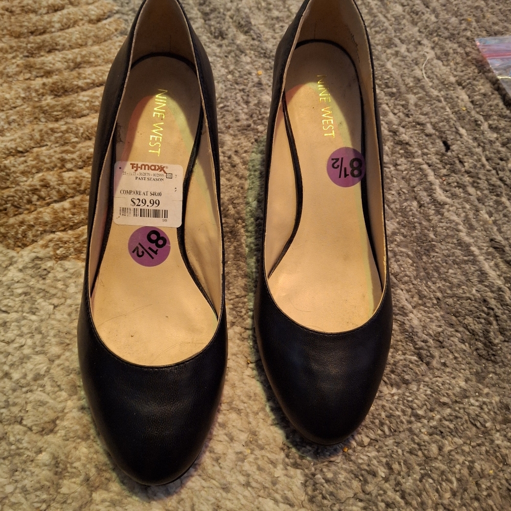 Almost New Nine West Wedge Heel Shoes Size 8.5 Black